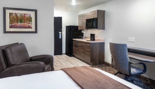 Room, 2 Queen Beds (with Recliner)