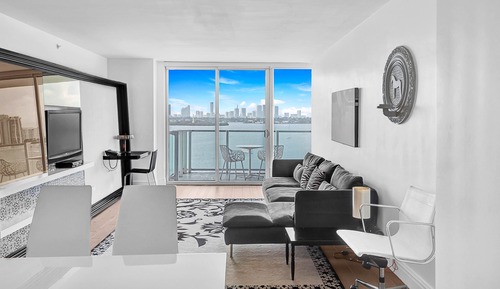 Superior Condo, 2 Queen Beds, Balcony, Bay View