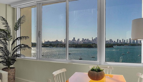 Deluxe Studio Suite, 1 King Bed, Pool Access, Bay View
