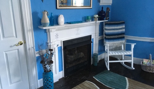 Blue Room - Shared Bath