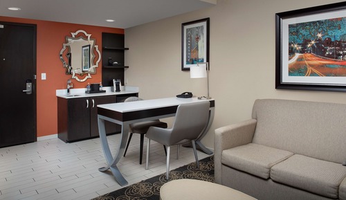 Suite, 1 King Bed, Accessible (Mobility/Hearing, Roll-in Shower)