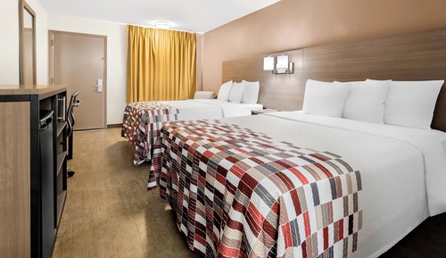 Deluxe Room, 2 Queen Beds, Smoking
