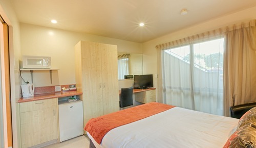Compact Queen Studio