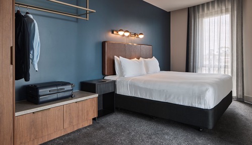 One Bedroom King Apartment