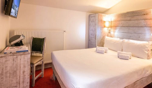 Comfort Room, Connecting Rooms