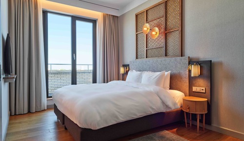 Suite, 1 King Bed, Balcony