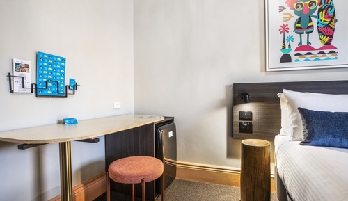 Studio Twin Queen - Shared Bathroom Facilities