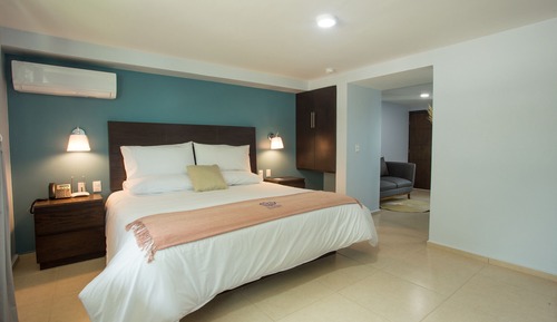 Deluxe Suite, 1 King Bed