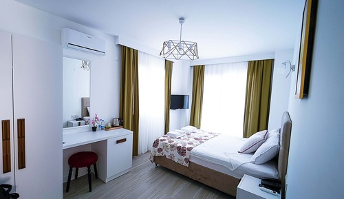 Deluxe Room, 1 King Bed, Non Smoking, Marina View