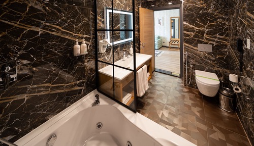 Suite, 1 King Bed, Jetted Tub