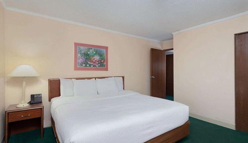 Comfort Room, 1 King Bed, Non Smoking