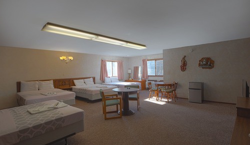 Family Room, Multiple Beds