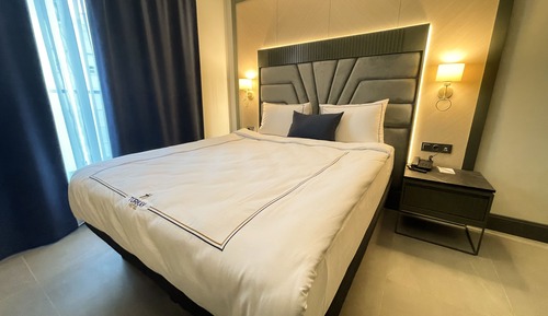 Deluxe Room, 1 King Bed, Non Smoking, Sea View
