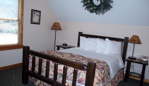 Room, Private Bathroom (Riverview Room)