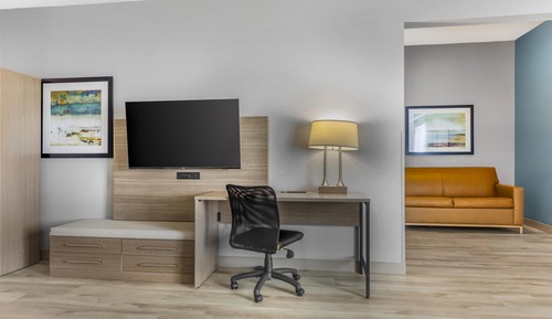 Suite, 1 King Bed, Accessible, Jetted Tub (with Sofabed)