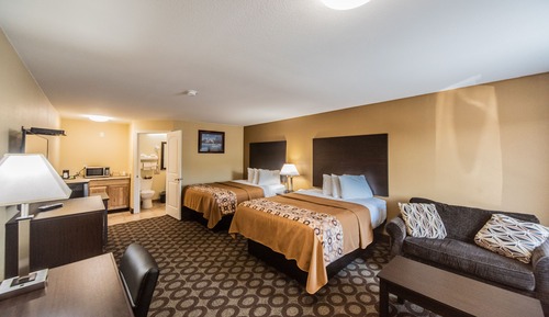 Suite, 2 Queen Beds, Non Smoking, No Pets