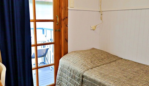Basic Single with Shared Bathroom