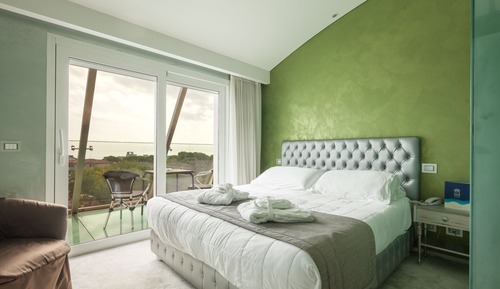 Junior Studio Suite