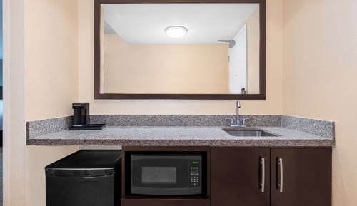 Studio, 2 Queen Beds, Accessible (Hearing)