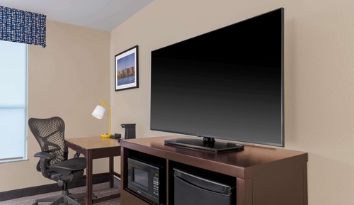 Room, 1 King Bed, Accessible (Mobility & Hearing, Roll-In Shower)
