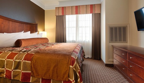 Standard Room, 1 King Bed, Accessible, Refrigerator & Microwave