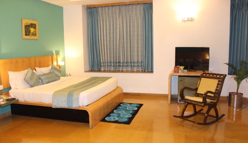 Executive Suite, 1 King Bed, Bathtub, City View