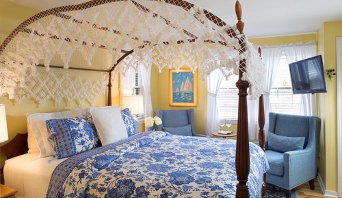 House, 1 Queen Bed (Guest)