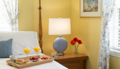 House, 1 Queen Bed (Guest)