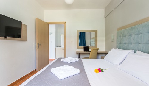 Family Room, Connecting Rooms