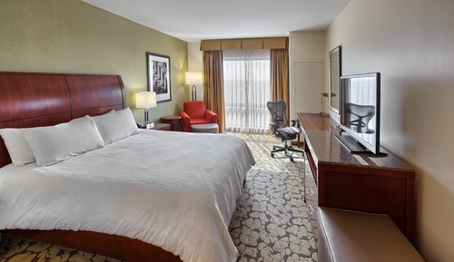 Room, 1 King Bed (Drinks & Snacks)