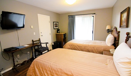 Basic Single Room, 2 Twin Beds