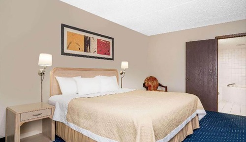 Luxury 1 King Bed Non-Smoking