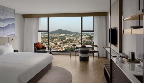 Premium Room, 1 King Bed, Mountain View (Residence)
