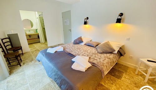 Chambre Confort Double ou avec lits jumeaux, accessible aux personnes à mobilité réduite (Mouline)