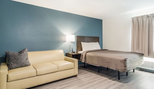 Queen Suite with Sofa Accessible