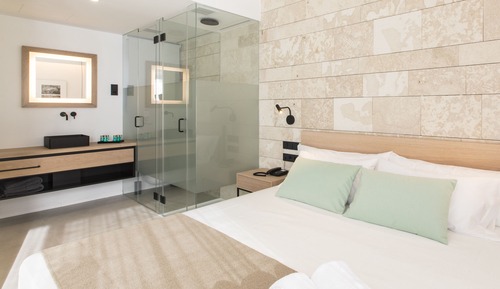 Studio Suite, Pool Access