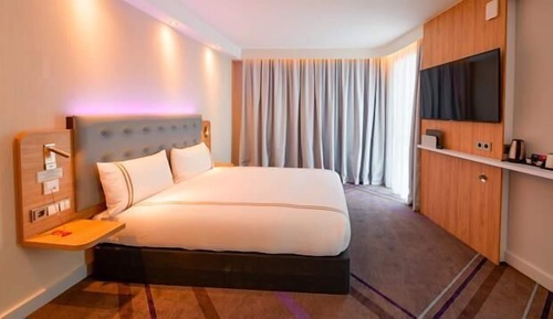 Double Room, Roll-in Shower