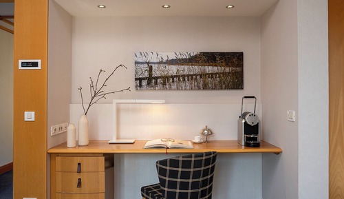Suite, Lakeside