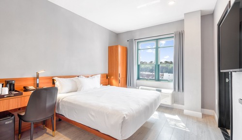 Standard Room, 1 King Bed