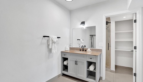 Apartment (6 - 1.5 Bathrooms)