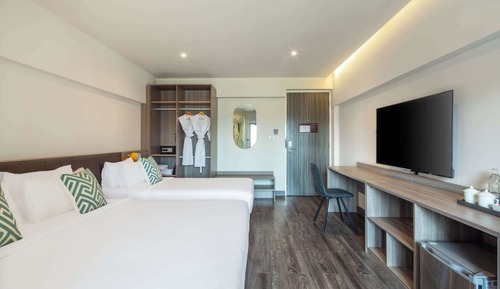 Deluxe Room, Multiple Beds, Non Smoking