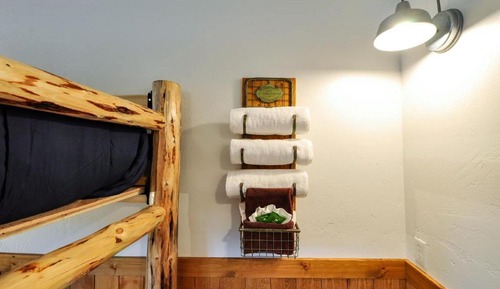 Private Hostel Room w/ Shared Bathroom