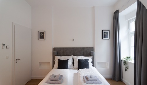 Designer Apartment near Belvedere and City Centre