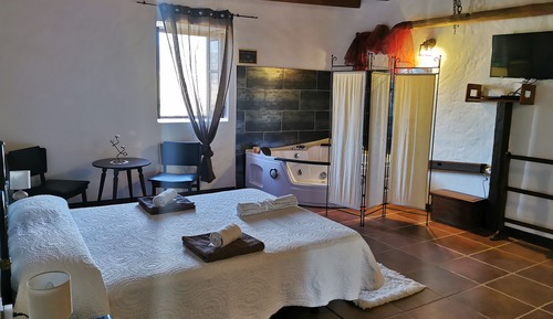 Double Room, Shared Bathroom, Garden Area (Carpe Diem)