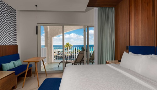 Deluxe Room, 1 King Bed, Balcony, Ocean View