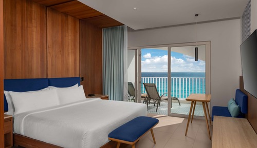 Enclave Beachfront Room - King Bed - Terrace