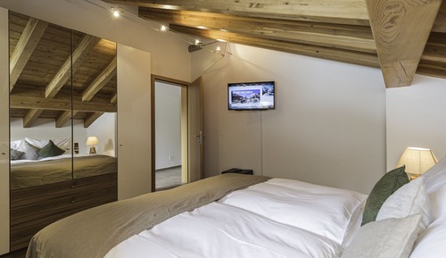 Deluxe Duplex, 3 Bedrooms, Fireplace, Mountain View