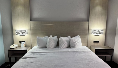 Suite, 1 King Bed, Non Smoking