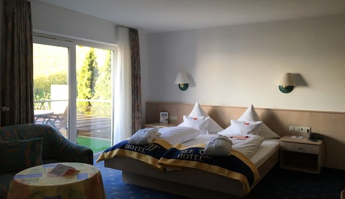 Standard Double Room, Balcony, Partial Lake View