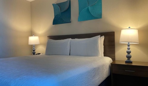 1 Bedroom Suite, Partial Beach View